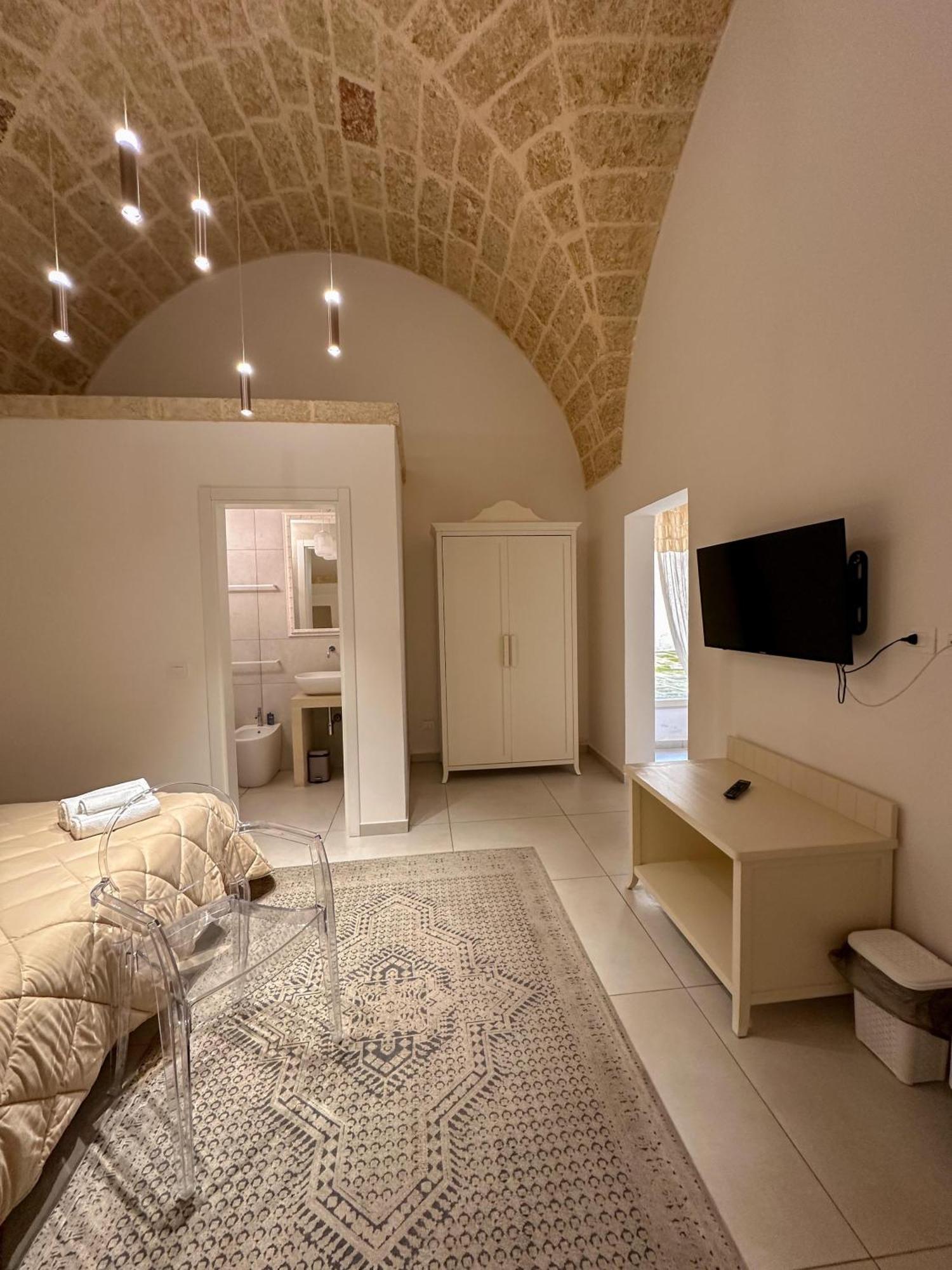 Palazzo Alma Luxury Rooms Casarano Bagian luar foto