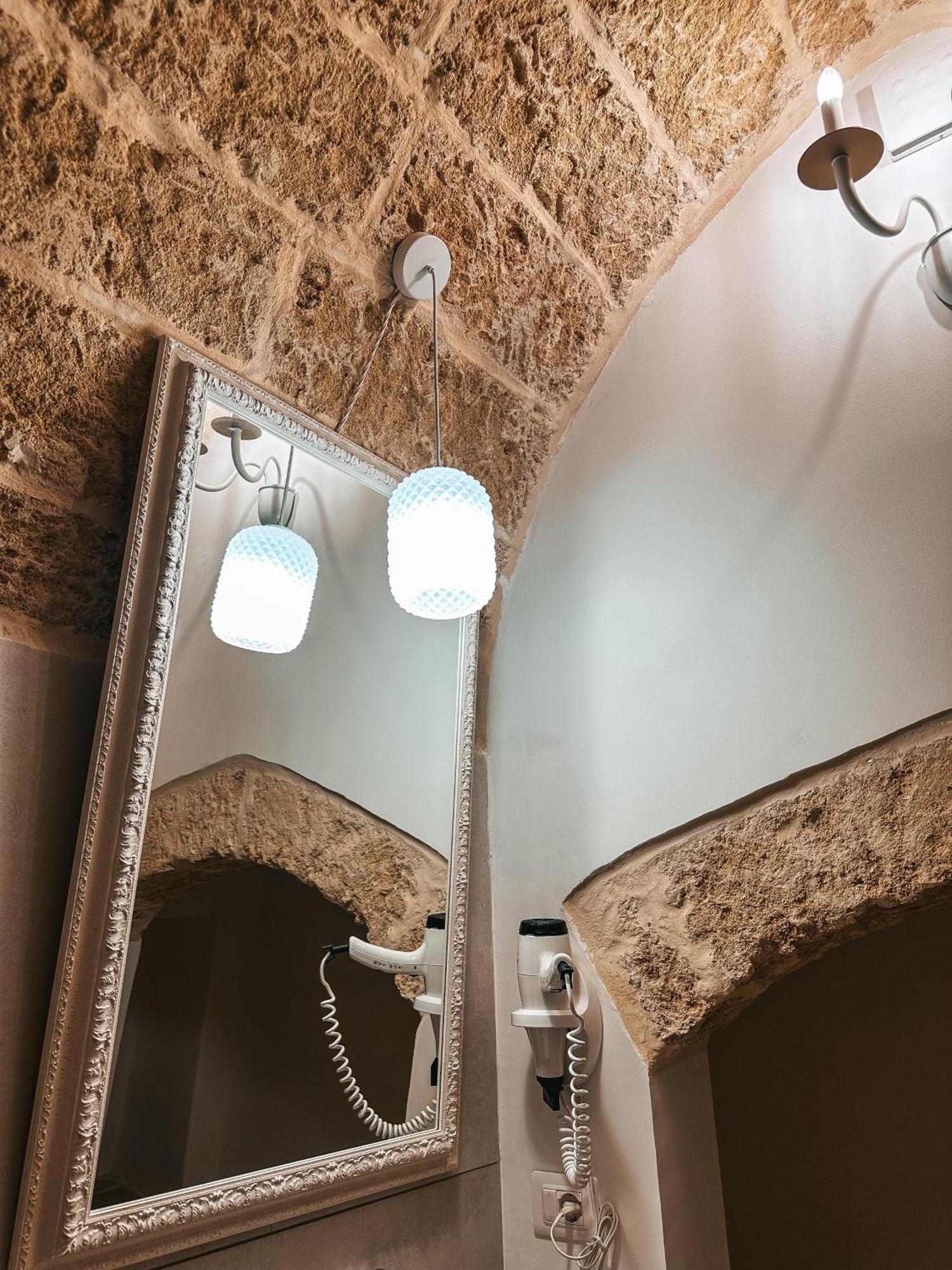 Palazzo Alma Luxury Rooms Casarano Bagian luar foto