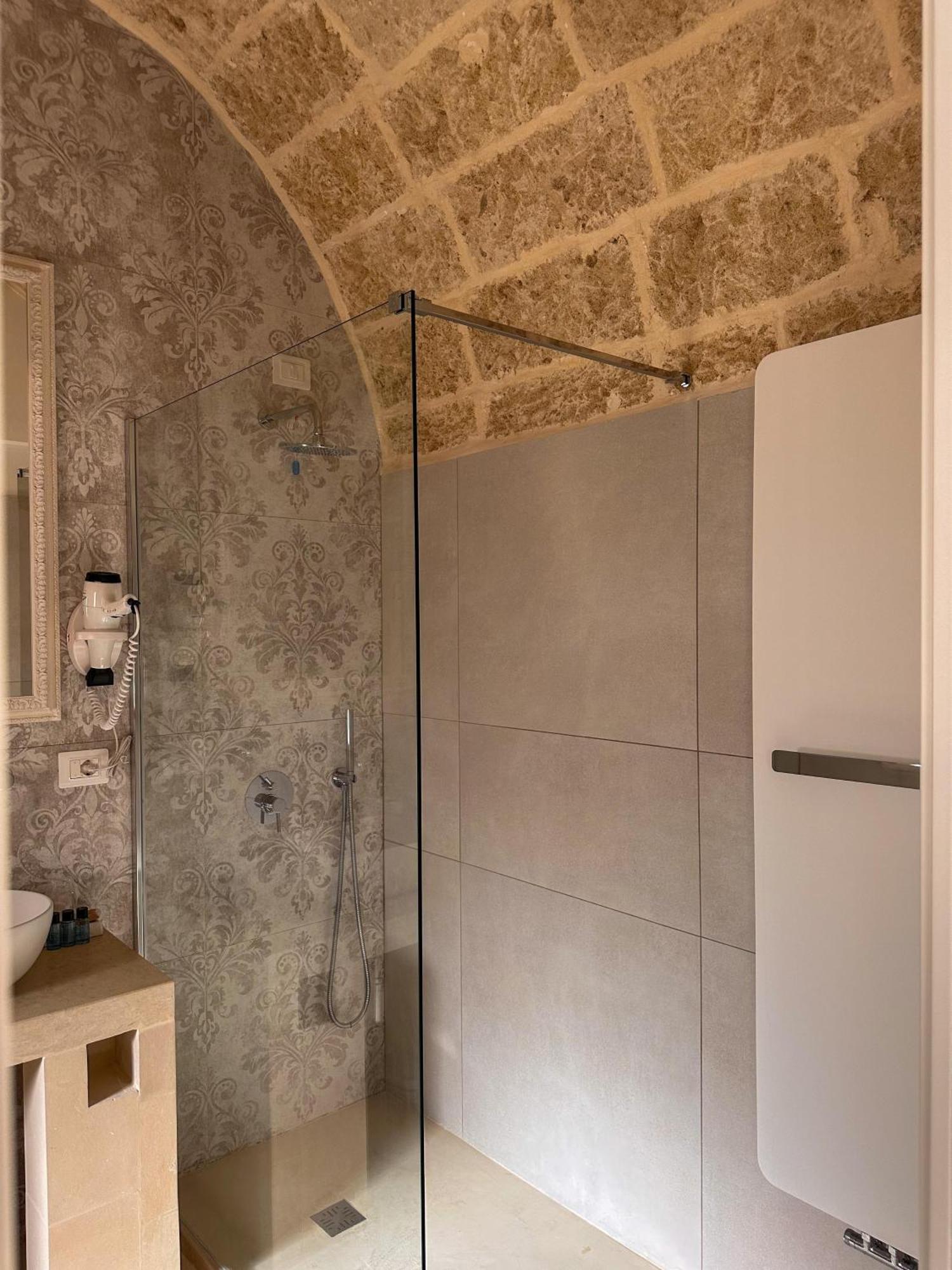 Palazzo Alma Luxury Rooms Casarano Bagian luar foto