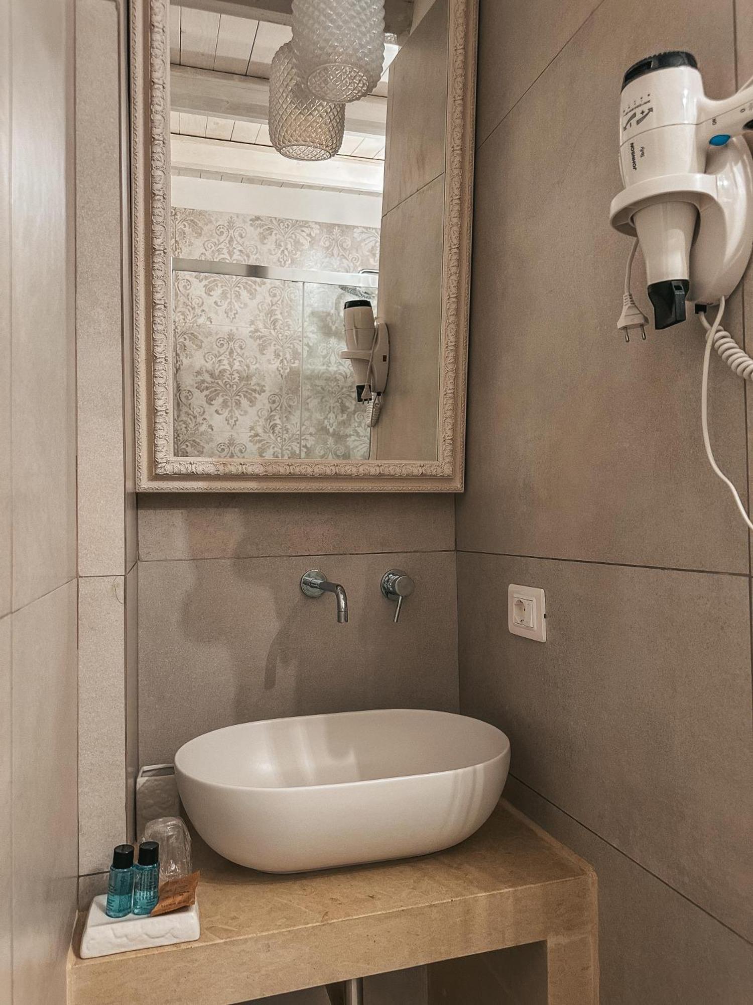 Palazzo Alma Luxury Rooms Casarano Bagian luar foto